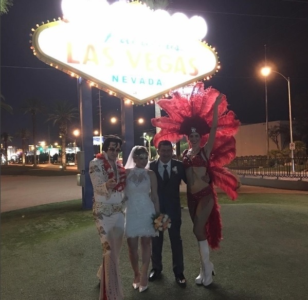 8.ago.2016 - Intérprete do boneco Louro José, Tom Veiga renova os votos de casamento em Las Vegas, Estados Unidos - Reprodução/Instagram/segredim_da_ale