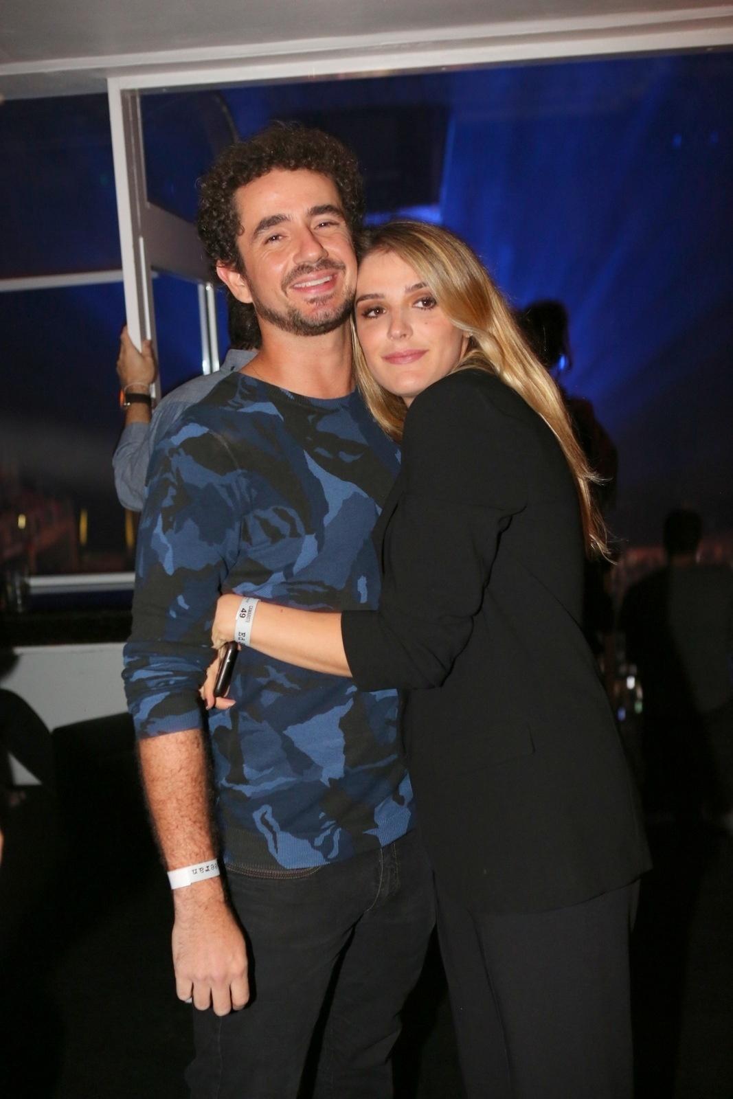 Os apresentadores Rafa Brites e o marido, Felipe Andreoli, curtiram o show de Ed Sheeran  - Reginaldo Teixeira/CS Eventos Divulgação