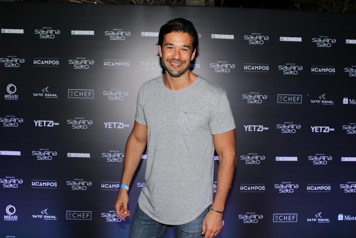 Sergio Marone prestigia Sabrina Sato em jantar beneficente - Thiago Duran/AGNews