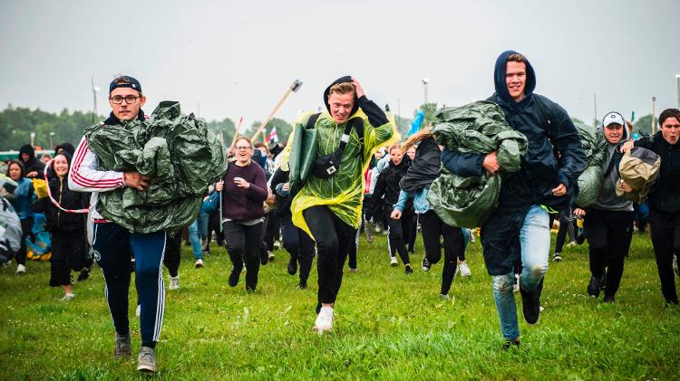 Público corre para conseguir um bom lugar para acampar no Festival de Roskilde - Ida Marie Odgaard/AFP Photo - Ida Marie Odgaard/AFP Photo