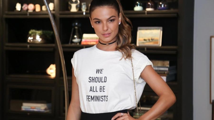 Isis Valverde com a camiseta da Dior - AgNews