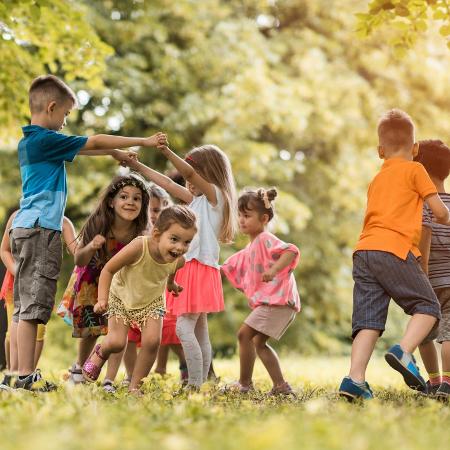 16 Melhores Brincadeiras de Criança: Siga o mestre é a favorita! - Rosa  Azul Kids