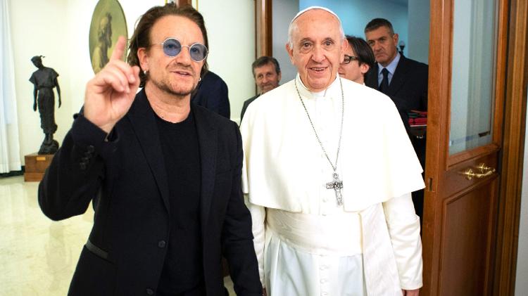 Bono se encontra com papa Francisco no Vaticano - AFP - AFP
