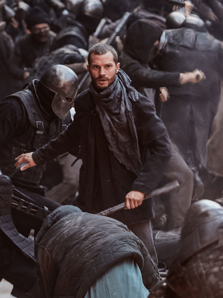 Jamie Dornan em cena de "Robin Hood" - Reprodução - Reprodução