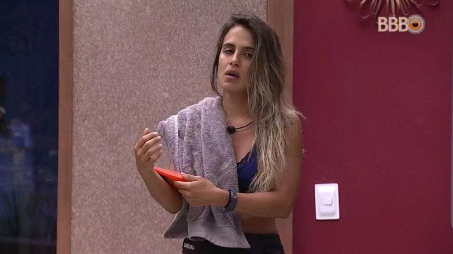 Carolina reclama de dores no braço após prova  - Reprodução/GloboPlay