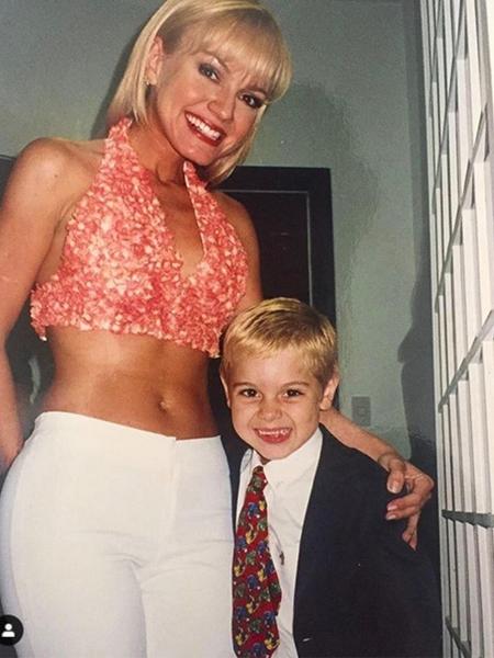 Dani Boy relembra infância em foto com Eliana tirada em 2001 - Reprodução/Instagram