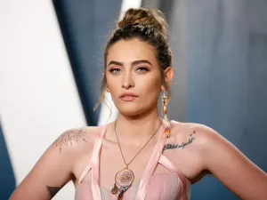 Paris Jackson desabafa sobre vício em álcool e heroína: 'Quase perdi tudo'