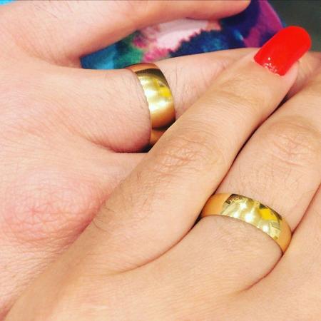 Andressa Urach exibe alianças de noivado  - Reprodução/Instagram