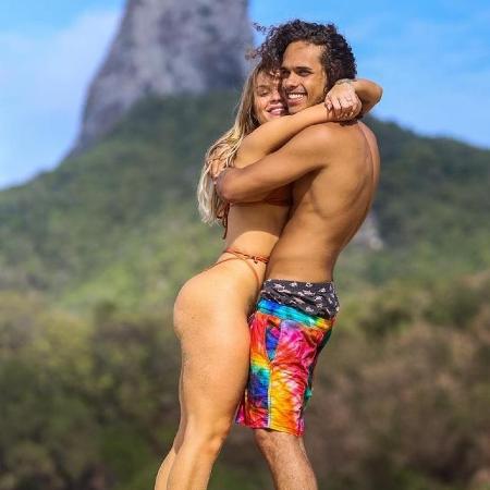 Luísa Sonza e Vitão posam na praia e compartilham clique nas redes sociais - Reprodução/Instagram