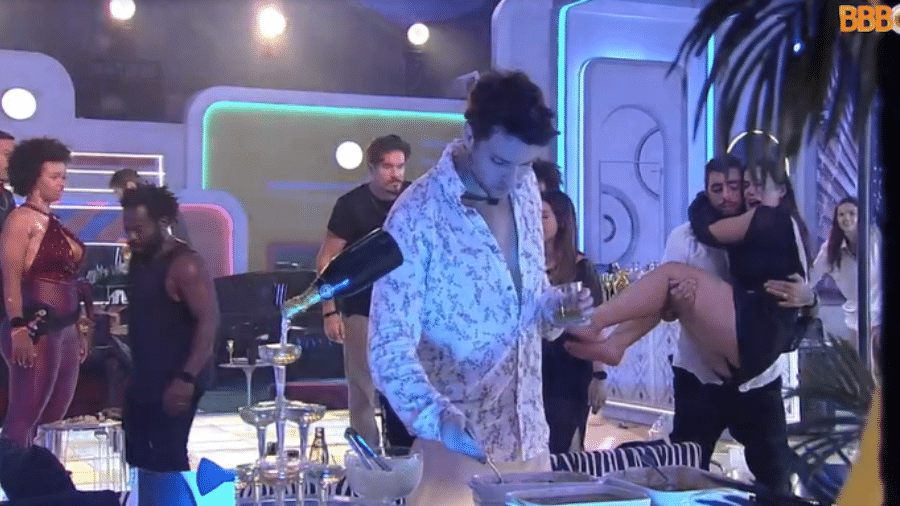 BBB 22: Larissa se acidentou durante a festa do líder - Reprodução/Globoplay