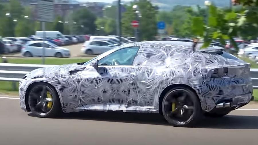 Ferrari Purosangue em teste - Reprodução