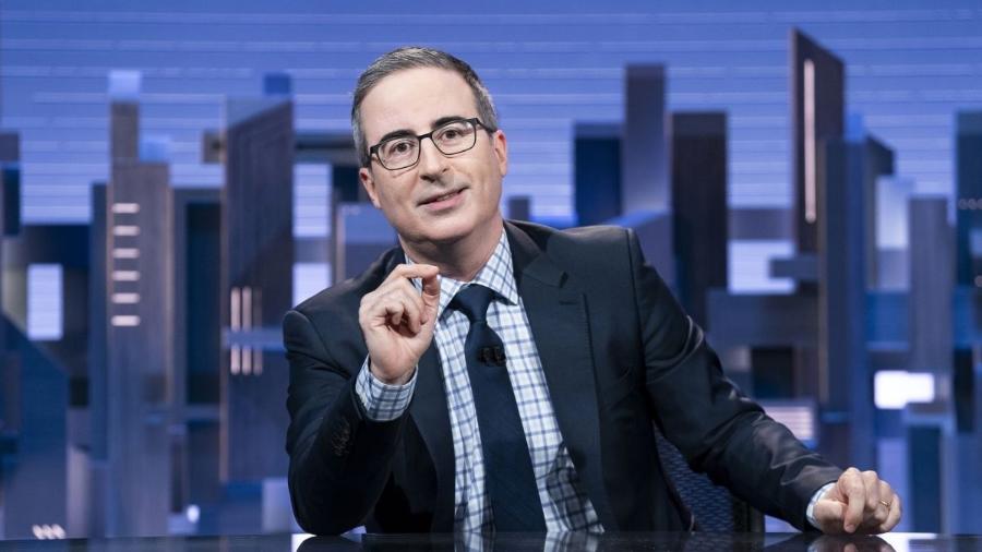 John Oliver é o apresentador do humorístico "Last Week Tonight" - Reprodução/Sky