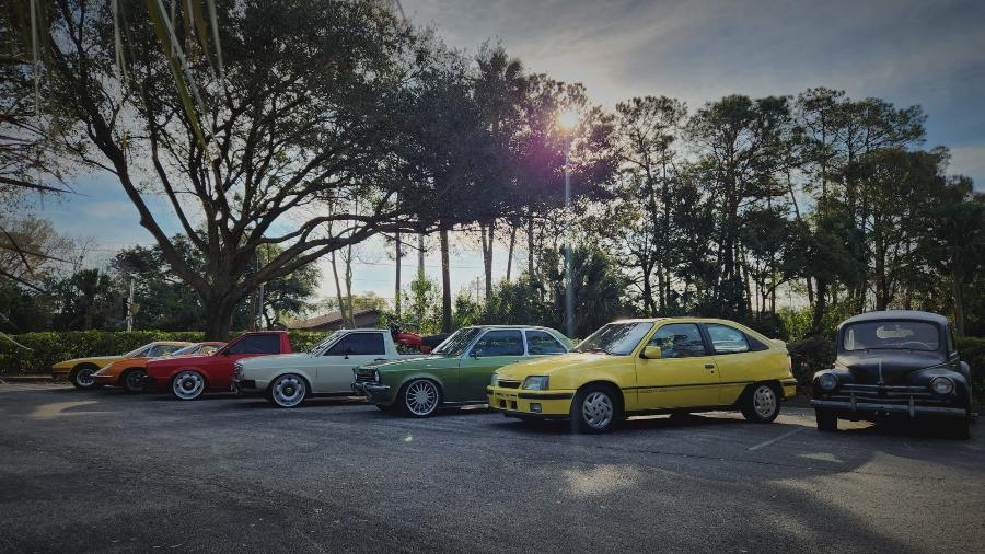 Carros brasileiros como Chevrolet Kadett (amarelo) e Chevette (verde) durante encontro em Daytona, nos EUA - Arquivo pessoal