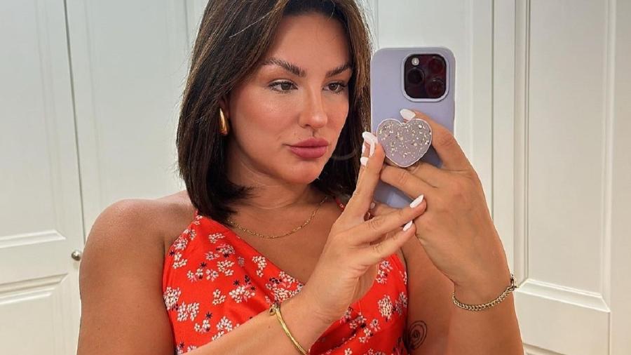 Influencer Kéfera mostra corpo trincado em biquíni fio-dental