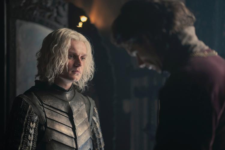 Aegon (Tom Glynn-Carney) e Sir Larys (Matthew Needham) em cena do terceiro episódio da segunda temporada de 'A Casa do Dragão'