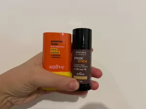 Sallve x Pink Cheeks: qual é o melhor protetor solar em bastão?