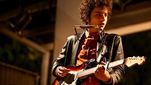 Timothée Chalamet é Bob Dylan em 'Um Completo Desconhecido'
