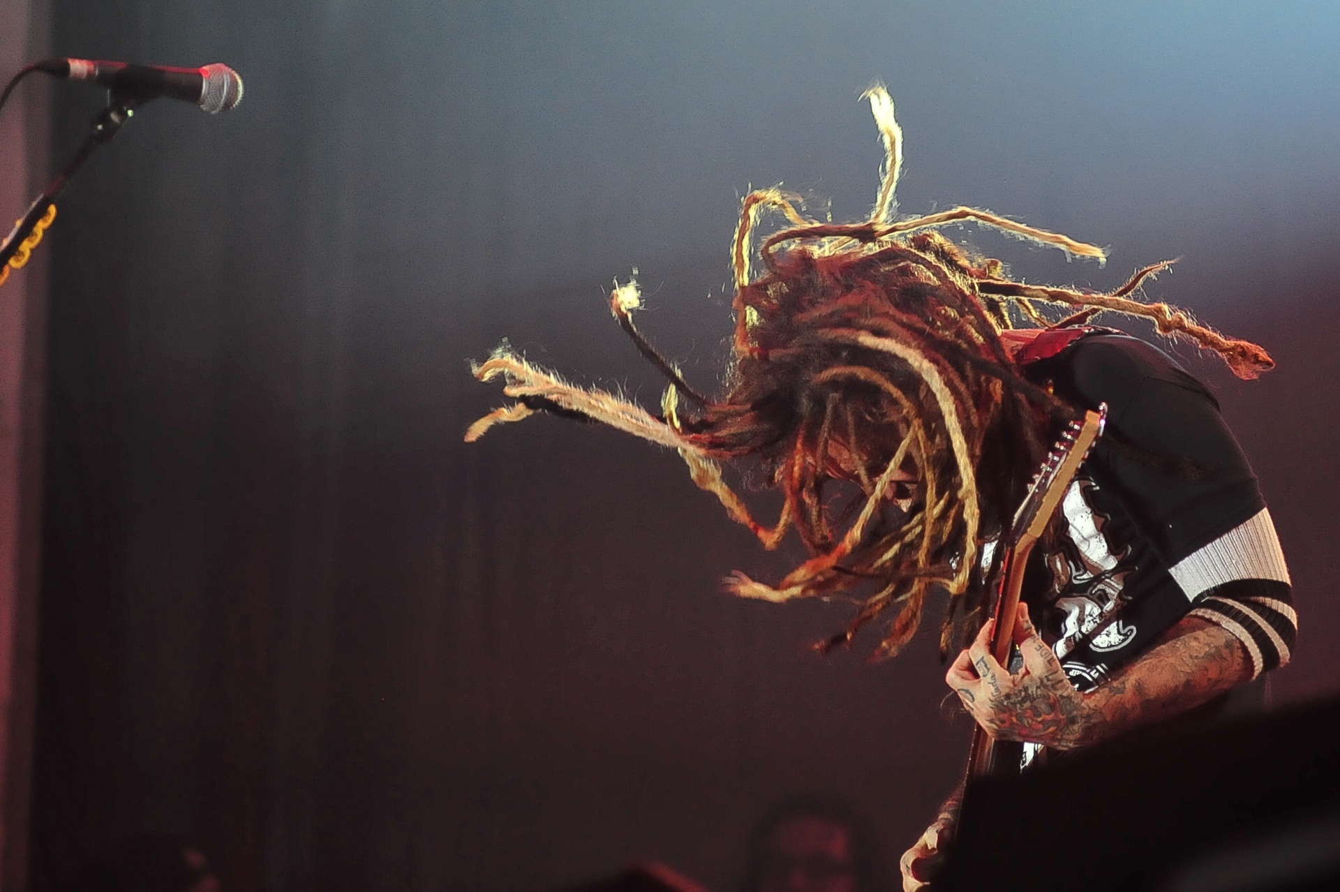 Brian Welch, guitarrista do Korn, balança os dreadlocks no palco do Rock in Rio - Ilan Pelenberg/Frame/AE