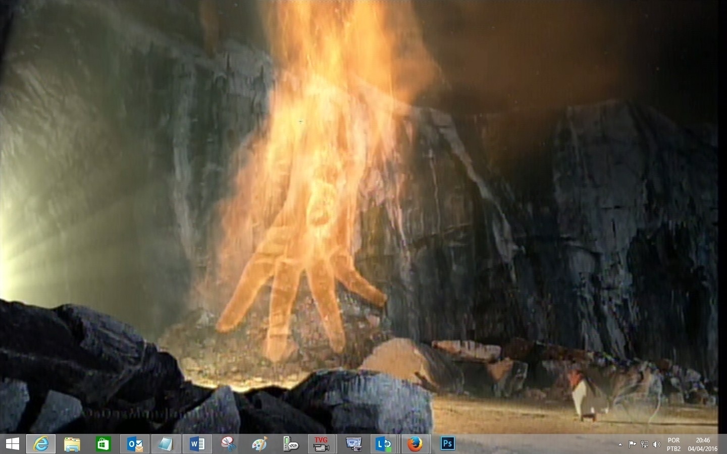 A mão de Deus surge para Moisés em "Os Dez Mandamentos - Nova Temporada" - Reprodução/TV Record