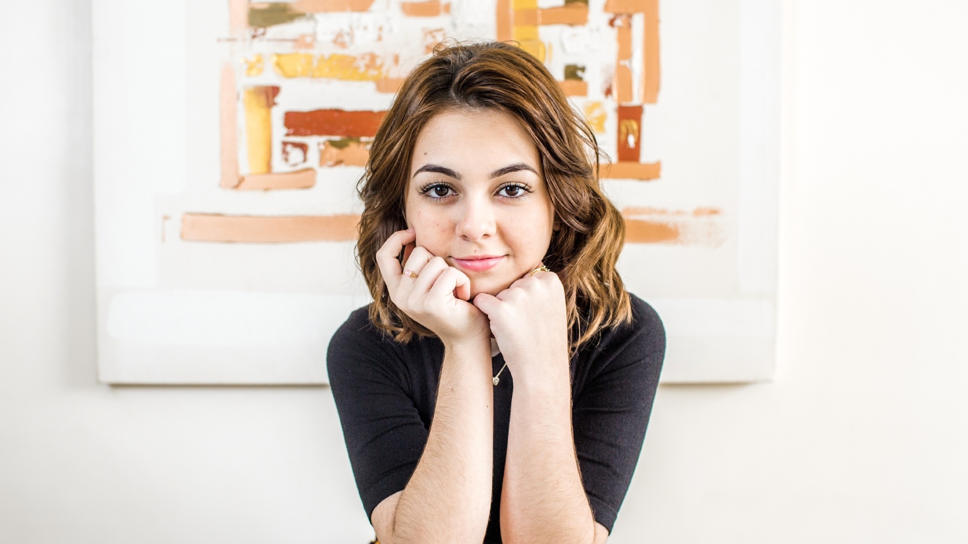 A atriz Klara Castanho fala ao UOL sobre sua estreia no cinema como Julia, no filme "É Fada!", e no teatro como Jane e Lady Jane em "O Aprendiz de Feiticeiro" - Ricardo Matsukawa/UOL