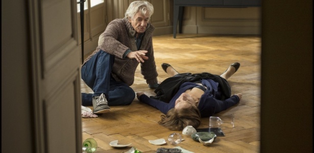 O diretor holandês Paul Verhoeven dirige a atriz francesa Isabelle Huppert no filme "Elle" (2016) - Divulgação