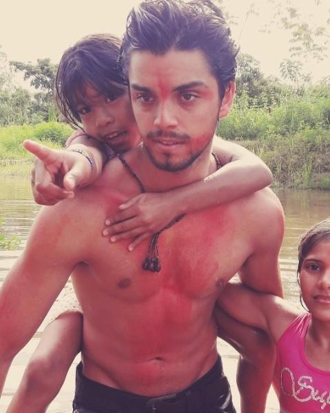 Elenco de "Novo Mundo" faz laboratório em tribo indígena: Rodrigo Simas na aldeia Parkatêjê, no Pará - Reprodução/Instagram/simasrodrigo