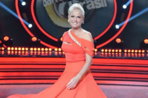 Xuxa Meneghel usou um vestido longo e disfarçou a bota que usou no pé quebrado na edição de quarta-feira (4) do "Dancing Brasil" - Reprodução/Instagram - Reprodução/Instagram