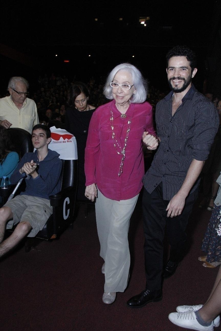 No ano em que completa 20 anos, o filme "Central do Brasil" ganha um sessão especial no Festival do Rio na noite deste sábado (3) em Botafogo. Fernanda Montenegro, a protagonista Dora, e Vinicius de Oliveira, intérprete do menininho Josué, hoje com 33 anos, chegaram ao cinema juntos e emocionados. - Wallace Barbosa/AgNews