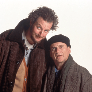 Daniel Stern e Joe Pesci em cena de "Esqueceram de Mim" (1990) - Reprodução