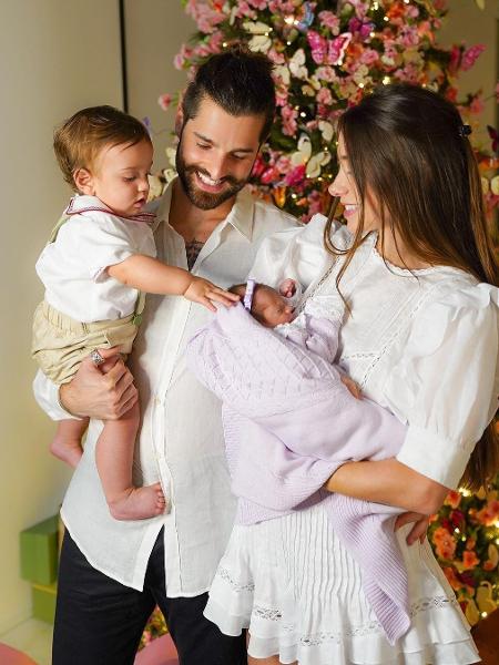Alok e Romana Novais com os dois filhos, Ravi e Raika - Reprodução/Instagram