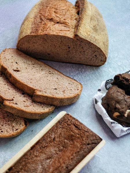 Pão, bolo e cookie da Beth Bakery, na Vila Mariana, incluídos no kit que terá renda revertida para ajudar crianças com câncer - Divulgação