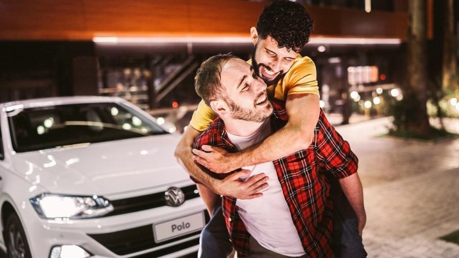 Foto em propaganda da VW gerou ataques homofóbicos de seguidores - Reprodução