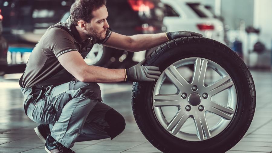 Fique atento às indicações de medidas do pneu para escolher o produto certo para o seu carro - iStock / Getty Images