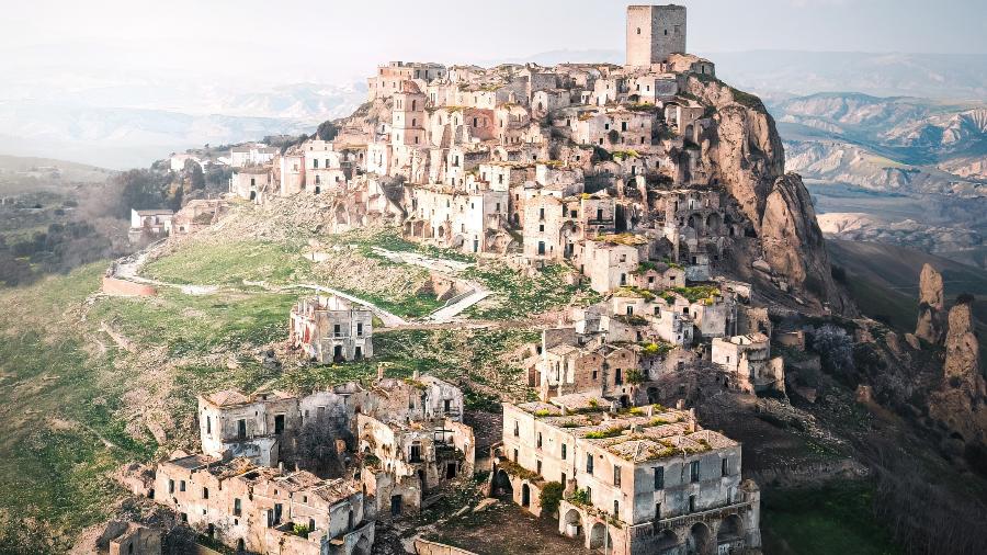 A cidade abandonada de Craco, em Basilicata, na Itália - Boys with Drones/Getty Images/iStockphoto