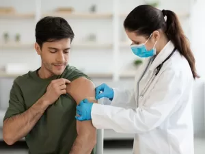 Homem pode tomar vacina contra HPV? Saiba como é a vacinação no Brasil
