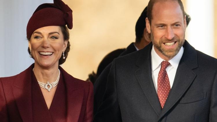 Kate Middleton e o príncipe William na recepção do emir do Catar, após o fim da quimioterapia da princesa