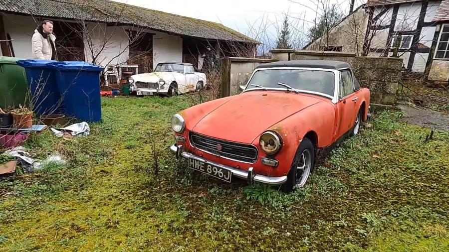 Fazenda é abandonada com carros clássicos Fazenda é abandonada com carros clássicos