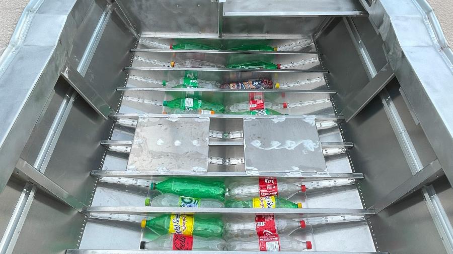 Fábrica de barcos do Paraná transforma 3 toneladas de garrafas PET por ano em flutuadores Fábrica de barcos do Paraná transforma 3 toneladas de garrafas PET por ano em flutuadores