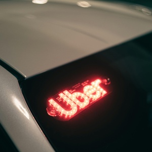 Luminoso do Uber: acessório usado por motoristas é ilegal e rende multa