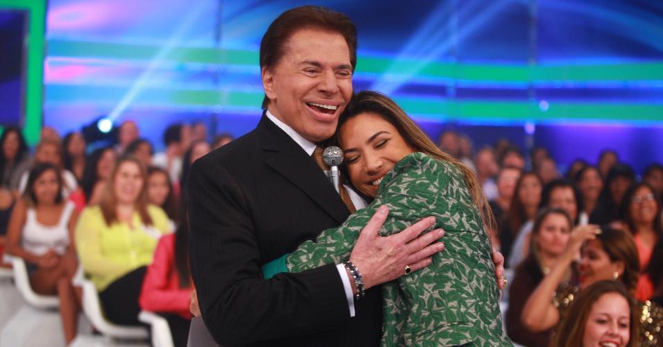 2014 - Silvio Santos abraça Patricia Abravanel, sua 