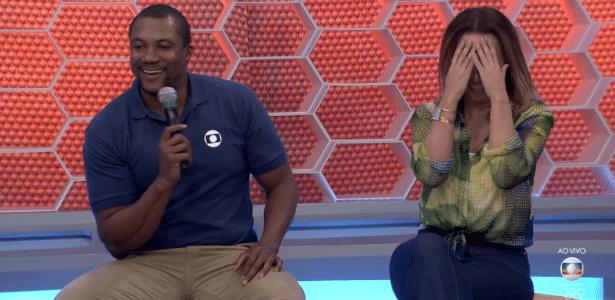 Comentarista da Globo brinca com a atriz da Globo Suzana Pires durante programa - Reprodução/TV Globo