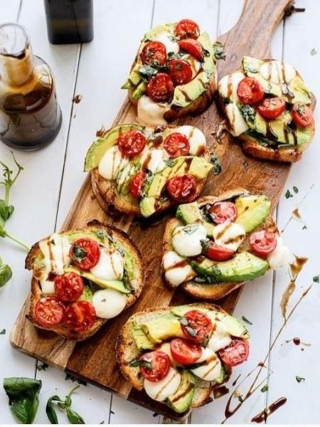 Canapés de abacate - Reprodução/Instagram/cafedelites - Reprodução/Instagram/cafedelites
