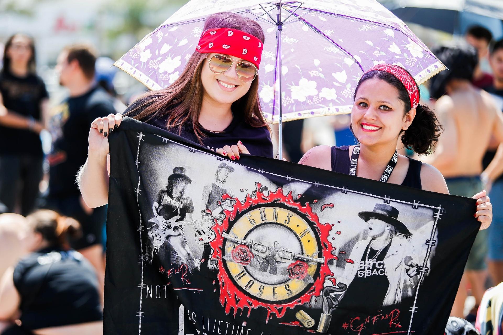 As amigas Luana Riso e Yana Leal vão ao Rock in Rio de bandana - Marco Antonio Teixeira/UOL
