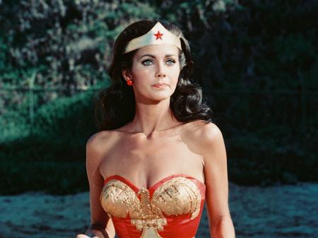 A atriz Lynda Carter como Mulher-Maravilha - Silver Screen Collection/Getty Images