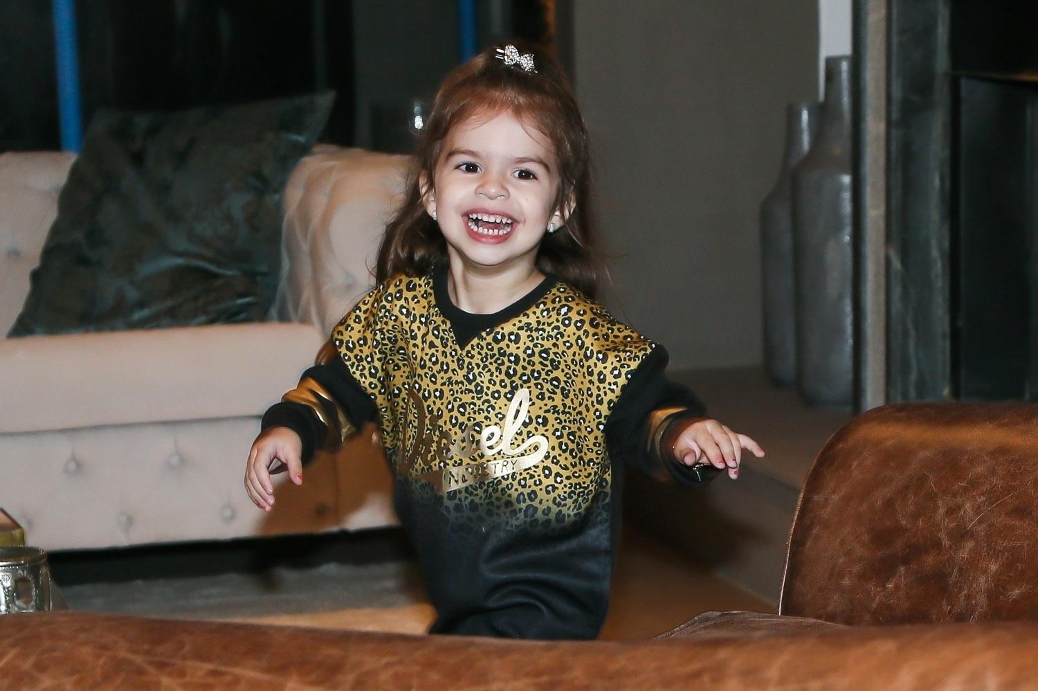 Valentina, filha de Ceará e Mirella, se diverte na festa de aniversário da mãe, que aconteceu na casa da família em São Paulo - Manuela Scarpa/Brazil News