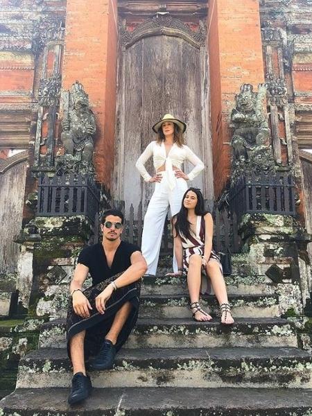 Claudia Raia curte férias na Indonésia ao lado dos filhos Enzo e Sophia - Reprodução/Instagram/@claudiaraia