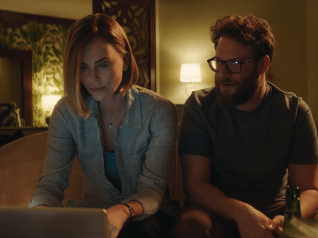 Charlize Theron e Seth Rogen em "Casal Improvável" - Reprodução/YouTube