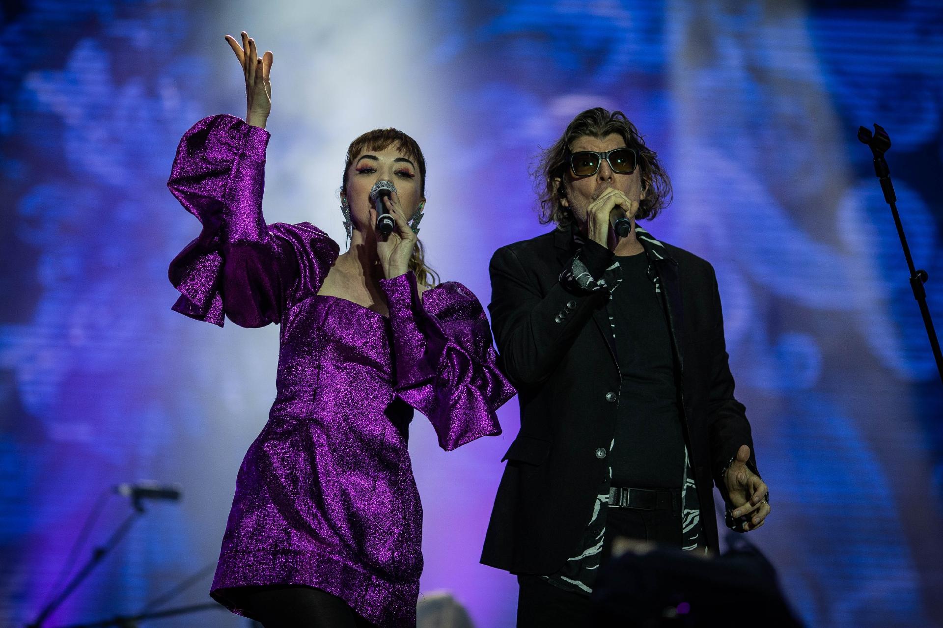 A cantora Érika Martins com Branco Mello, vocalista do Titãs - EDUARDO ANIZELLI/FOLHAPRESS