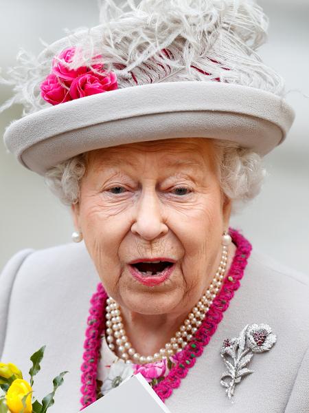 405 mil voluntários se prontificaram a ajudar na crise do coronavírus no Reino Unido, rendendo homenagem da rainha Elizabeth - Getty Images