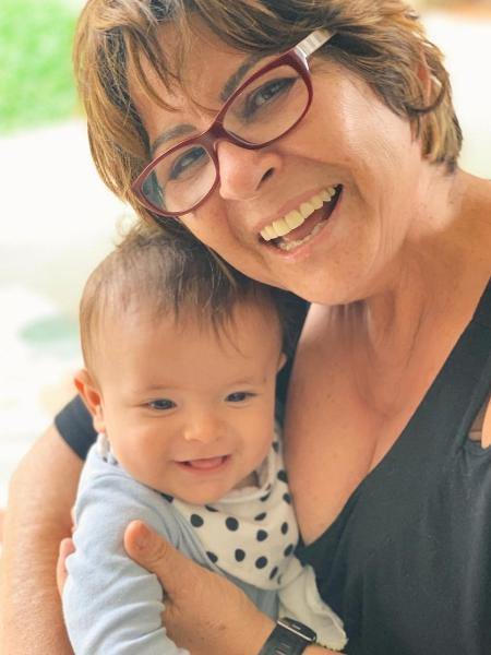 Mãe de Titi Müller, Vera, com o neto no colo - Instagram